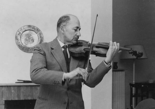 Vito Camiz mentre suona il violino