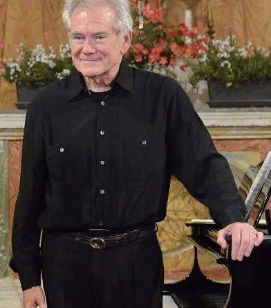 Steve Roach al pianoforte