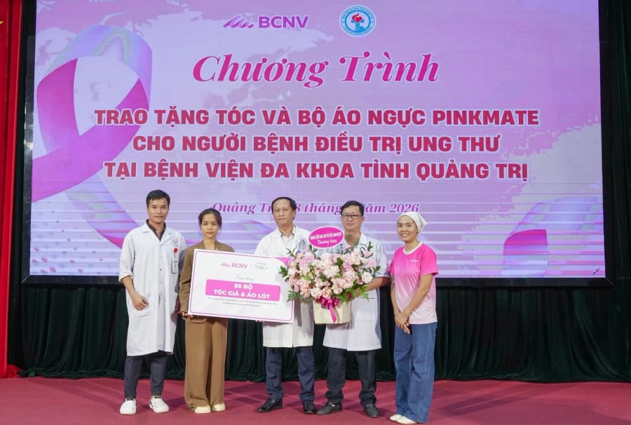Những phần quà ý nghĩa góp phần động viên bệnh nhân ung thư có thêm động lực để điều trị bệnh.- Ảnh: BVĐK tỉnh