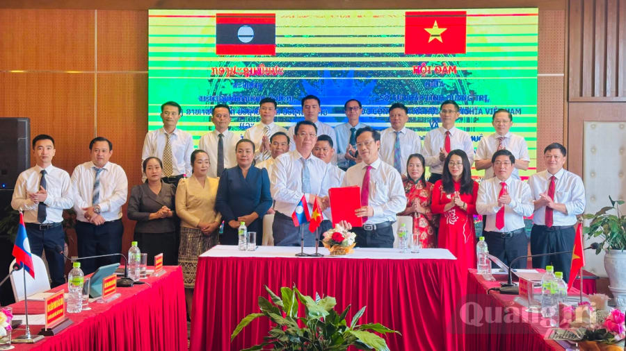 Sở Tư pháp tỉnh Quảng Trị ký biên bản hợp tác với Sở Tư pháp tỉnh Khăm Muồn, nước Cộng hoà Dân chủ Nhân dân Lào - Ảnh: B.N