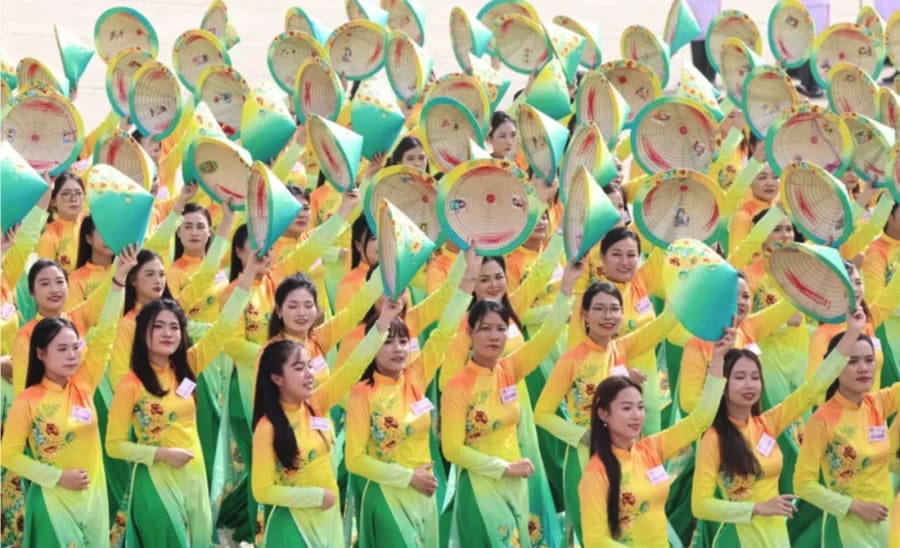 Khối Phụ nữ Việt Nam diễu hành tại Lễ kỷ niệm, diễu binh, diễu hành 80 năm Cách mạng tháng Tám thành công và Quốc khánh nước Cộng hòa xã hội chủ nghĩa Việt Nam (2/9/1945-2/9/2025). (Ảnh: Thống Nhất/TTXVN)