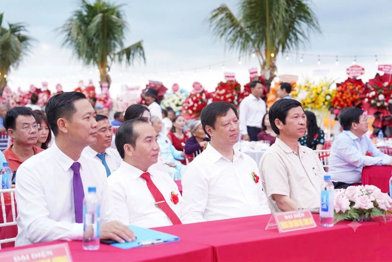 Đại biểu tham dự buổi lễ - Ảnh: H.T