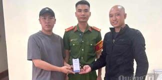 Hoàn Lão: Công an giúp dân nhận lại 5 tỷ chuyển khoản nhầm Công an xã Hoàn Lão hỗ trợ người dân nhận lại 5 tỉ đồng chuyển khoản nhầm