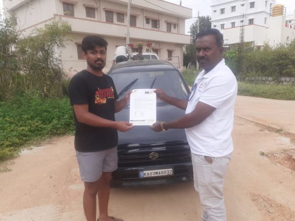 Maruti 800 car pickup for scrap by CarBasket - old car scrapping service, scrap vehicle buyers and RTO deregistration in Bangalore