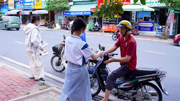 Bio Kama tổ chức hoạt động phát cơm thiện nguyện tại Bệnh Viện Thủ Đức