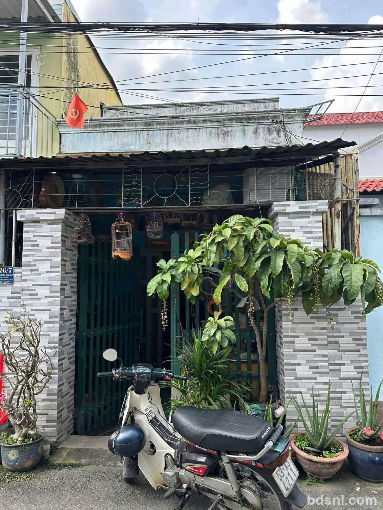 Nhà hẻm tại Hoàng Hữu Nam, P.Long Thạnh Mỹ, Q.9, TP.HCM, diện tích 61.2m², kết cấu 2 tầng, 2 phòng ngủ. Pháp lý sổ riêng, hướng Tây Nam, đường/hẻm vào rộng 3m. Giá bán 4,6 tỷ (75,16 triệu/m²).
