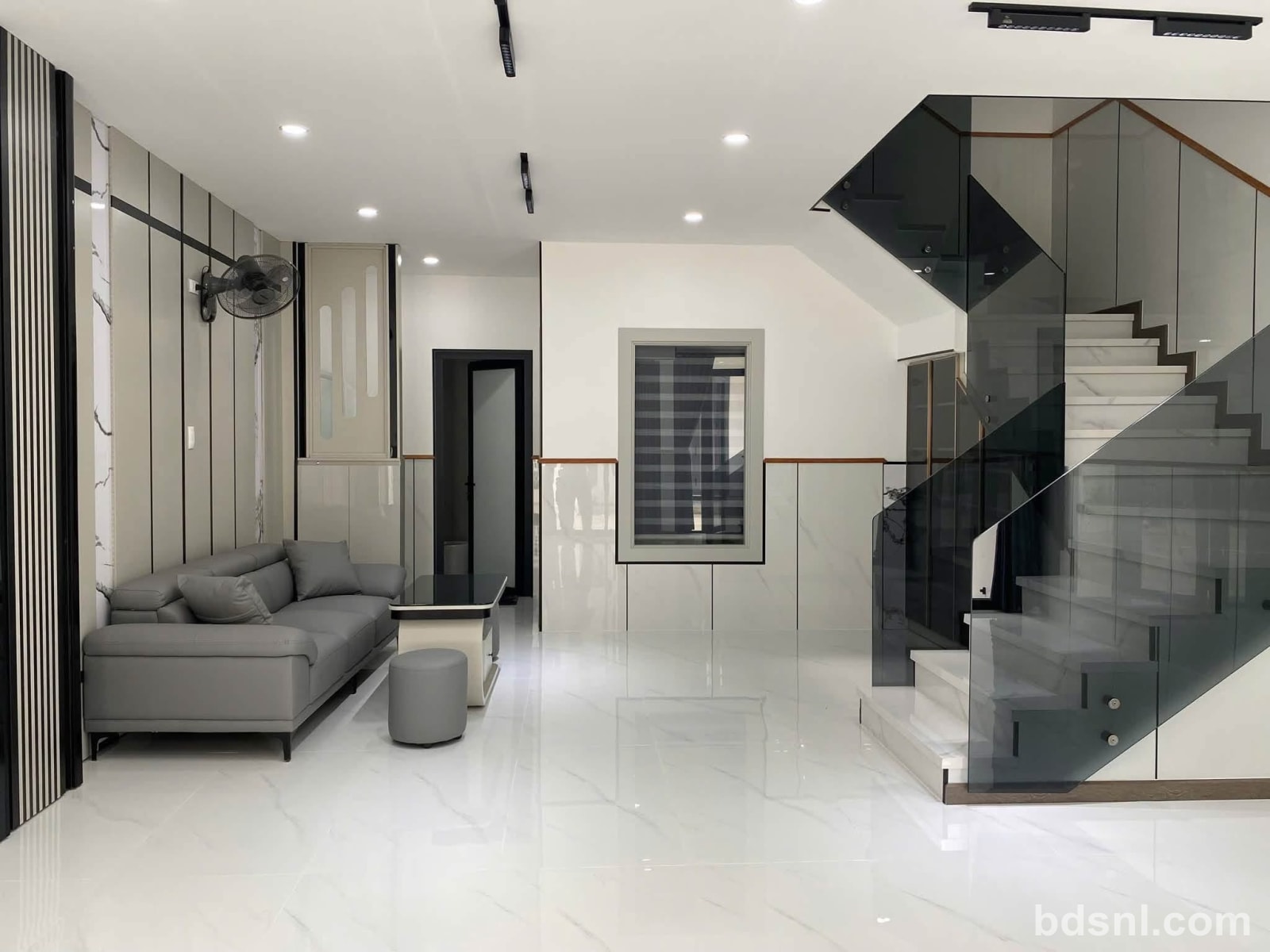 Nhà mới 3 tầng phong cách hiện đại