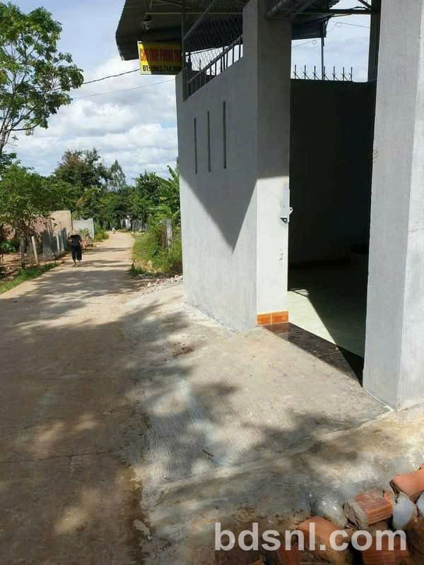 Cho thuê nhà nhỏ mặt tiền đường bê tông - Kinh doanh, làm tiệm sửa xe ngay (Qua cầu Kon Klor)