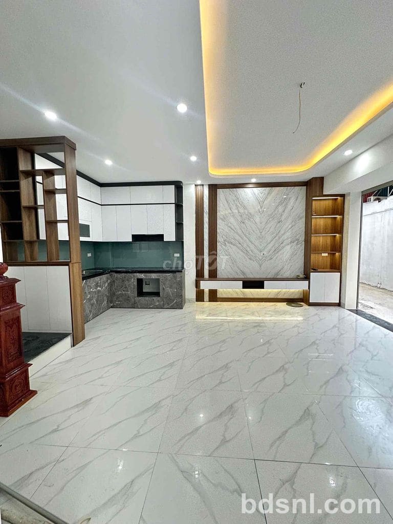 NHÀ DÂN XÂY ĐƠN LẬP OTO ĐỖ CỬA