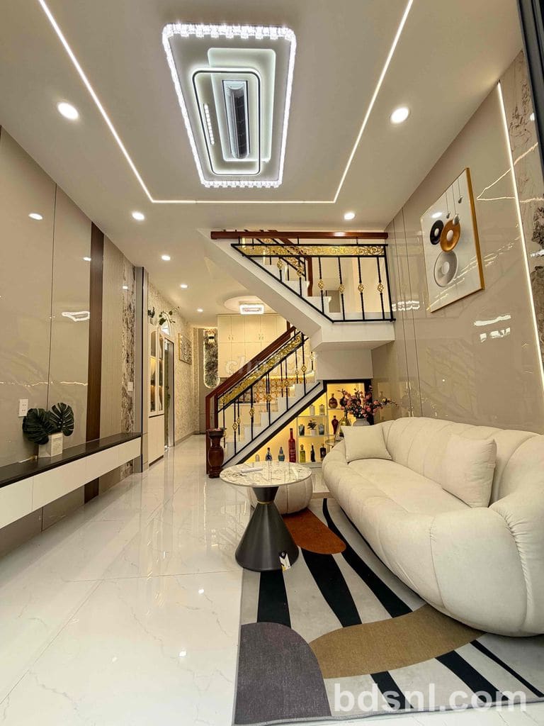 BÁN NHÀ CĂN GÓC , 3 TẦNG ÂU DƯƠNG LÂN Q8: NHỈN 5 TỶ
