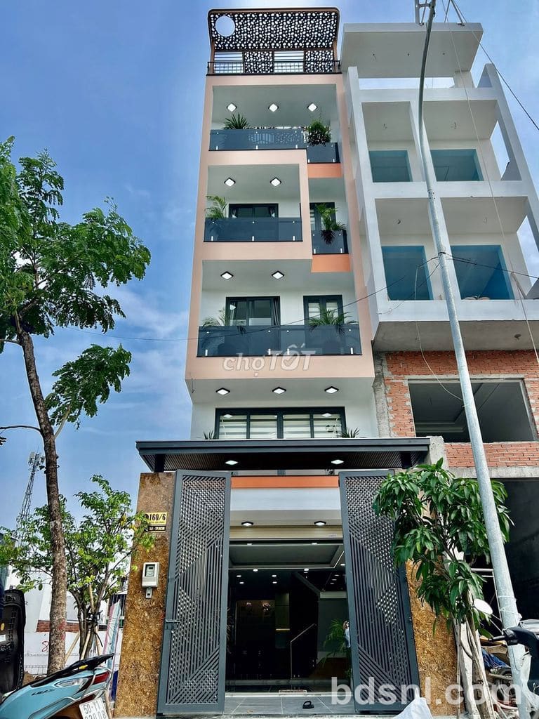 Bán nhà Quận 12 4x17m 1 trệt lửng 3 lầu sân rộng gara ô tô