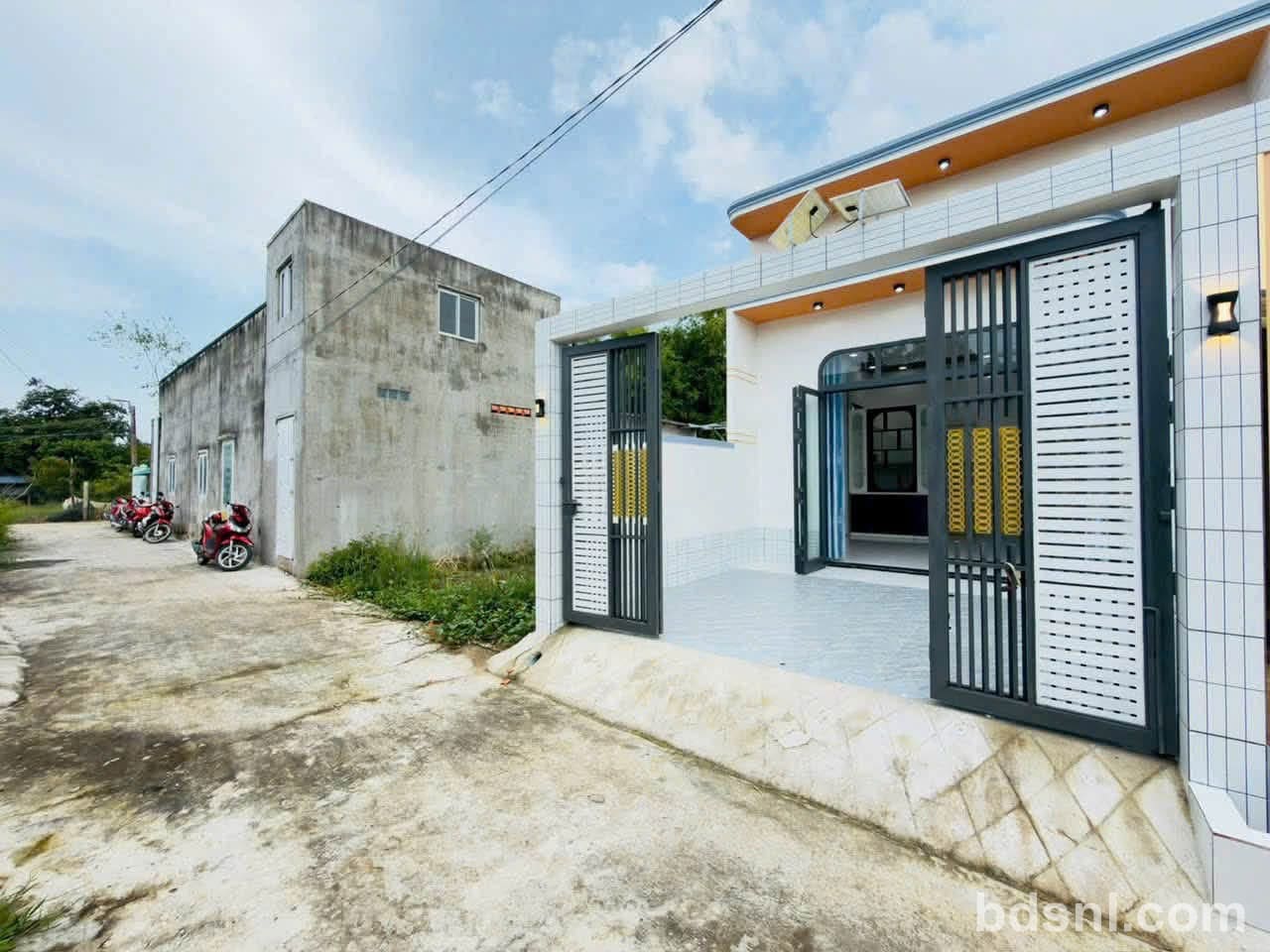 Nhà Mái Hộp Gần Uỷ Ban Xã Mỹ Lộc