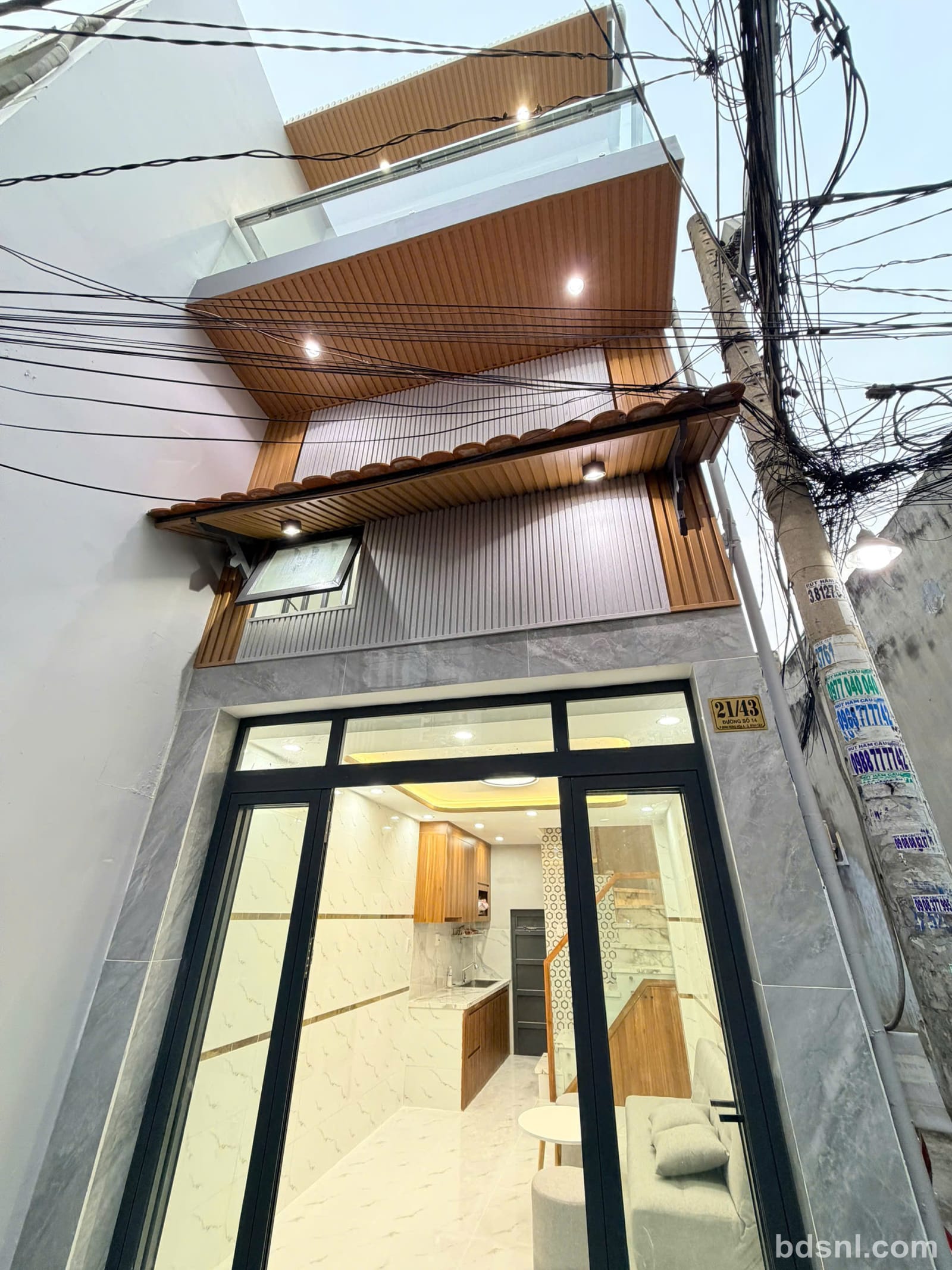 Nhà mới dọn vào ở ngay. 👉 Đ/c : 21/43 đường số 14, BHH A, Bình Tân. 👉 D/t : 3 x 6.2m, CN 18m², DT Sàn 60m² 👉 K/c : Trệt + 2 Lầu, 2PN 3WC 👉 SHR hoàn công công nhận đầy đủ. 👉 Hẻm 3m, sát Lê Văn Quới. 👉 Giá : 2tỷ850