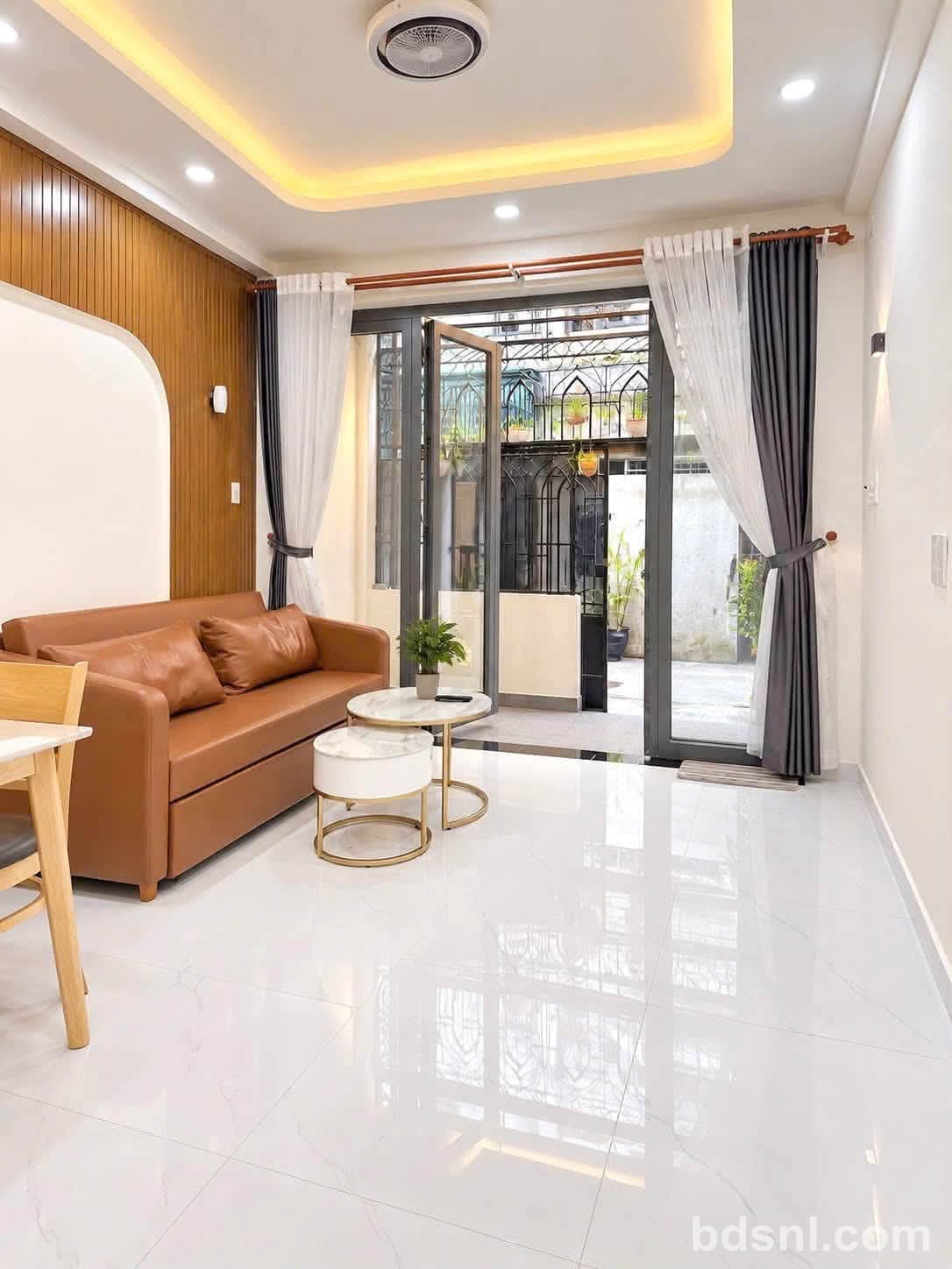 Nhà chính chủ, hẻm rộng, gần Hàng Xanh