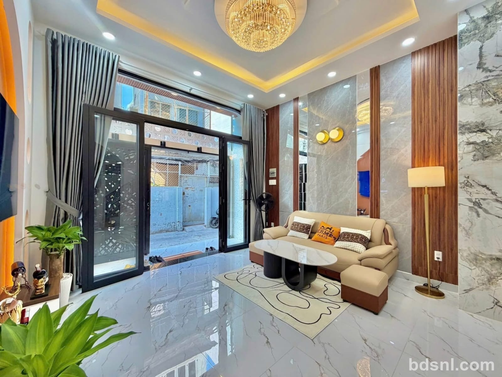 NHÀ ĐẸP TẠI HAI BÀ TRƯNG , QUẬN 3