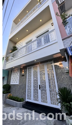 Nhà đẹp 3 tầng 4 phòng ngủ, sổ hồng riêng công nhận SD 109m2 vài bước ra đường Huỳnh Tấn Phát