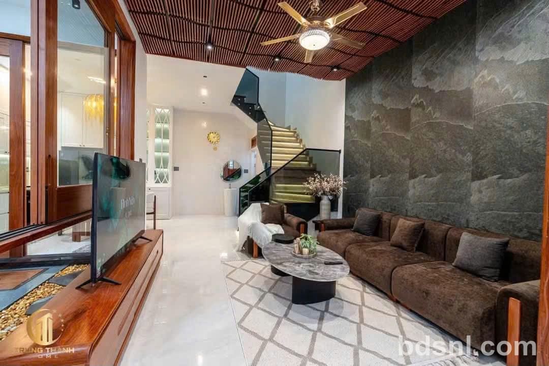 Siêu Phẩm Mặt Tiền Nguyễn Xí - 125m² Đất Rộng Có Hồ Bơi Riêng, Full Nội Thất