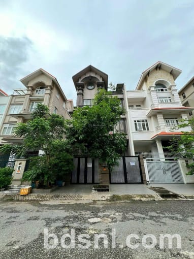 Cho thuê biệt thự  tại Him Lam Kênh Tẻ, view đẹp