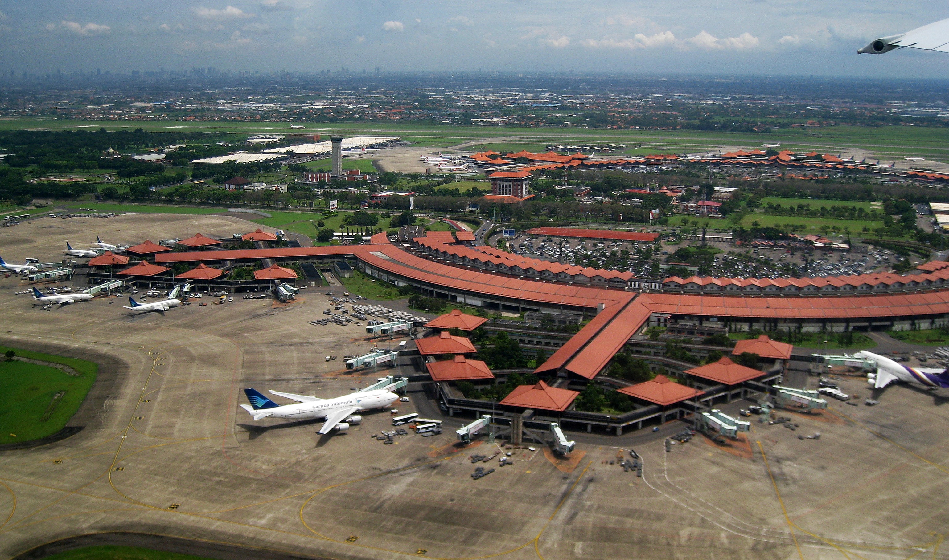 Fasilitas bintaro jaya - Bandara Soekarno Hatta