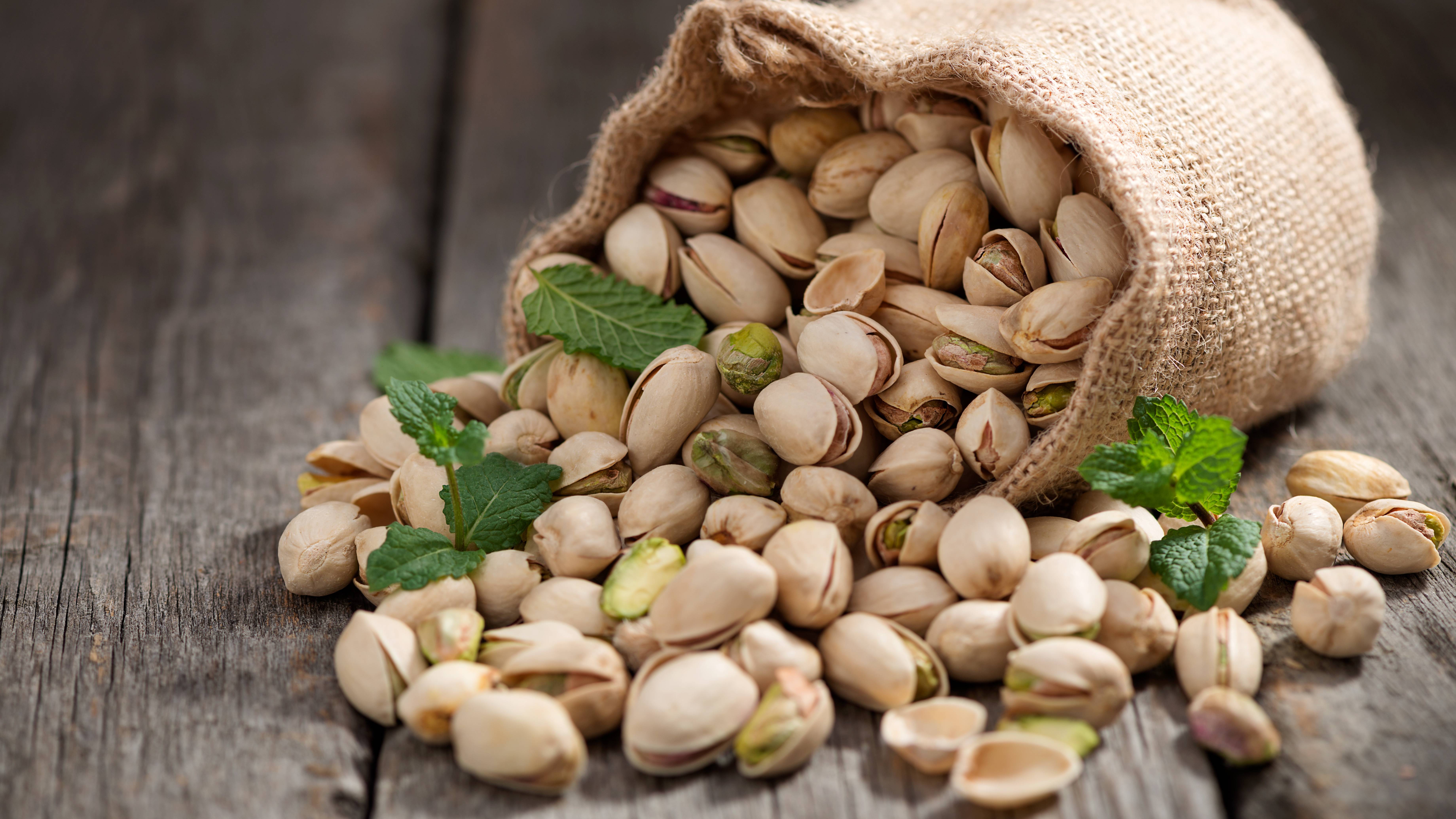 Pistacchi Pistachios Snack Sano Dadi - Pistacchi Colorati In Ciotola Su - Foto 12