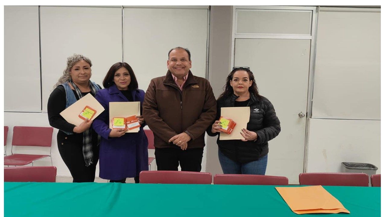 Dr. Omar Bazan Flores realiza entrega de Bonos a Conalep Juarez