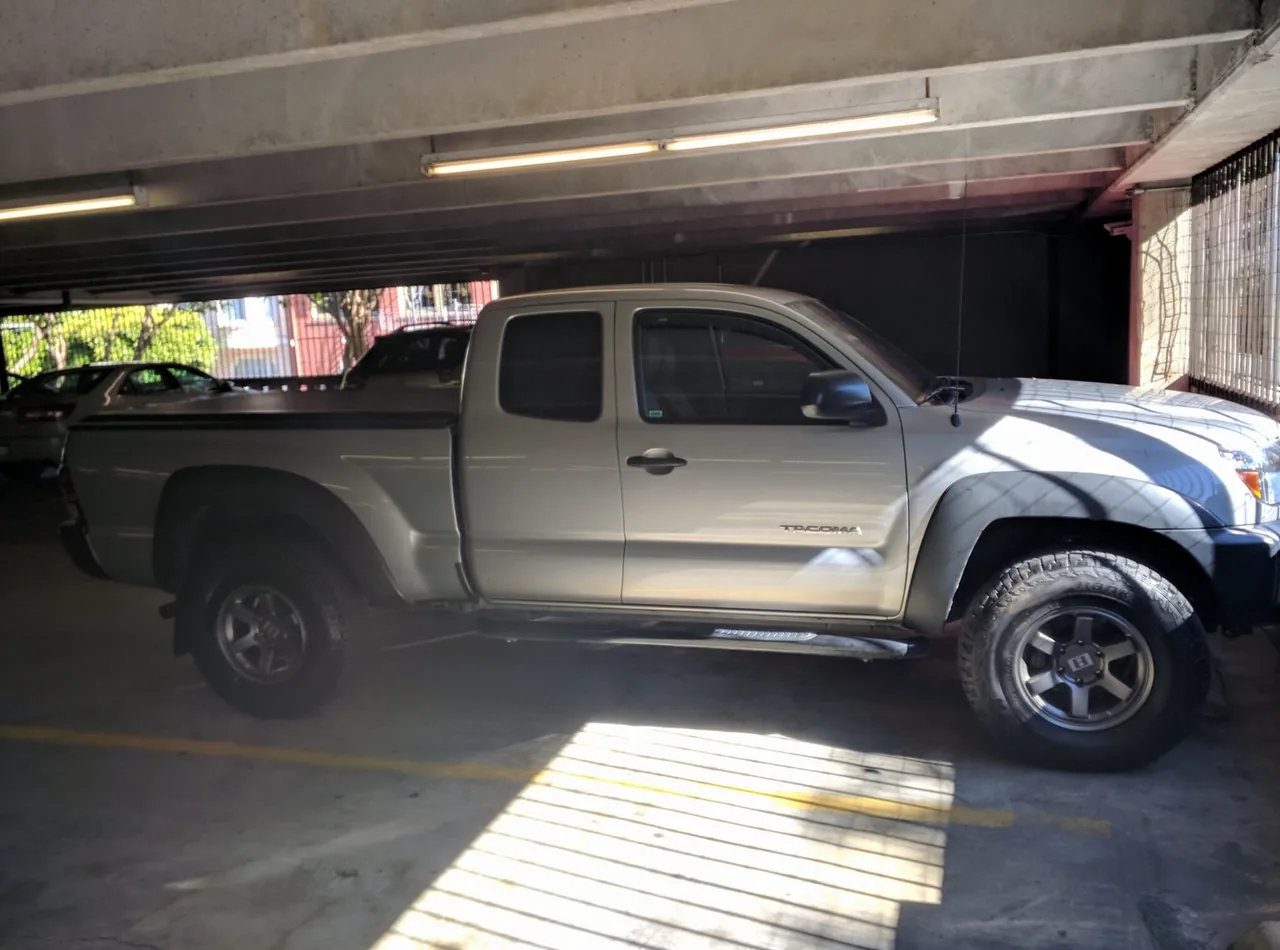2015 Toyota Tacoma Prerunner Access Cab - image 3