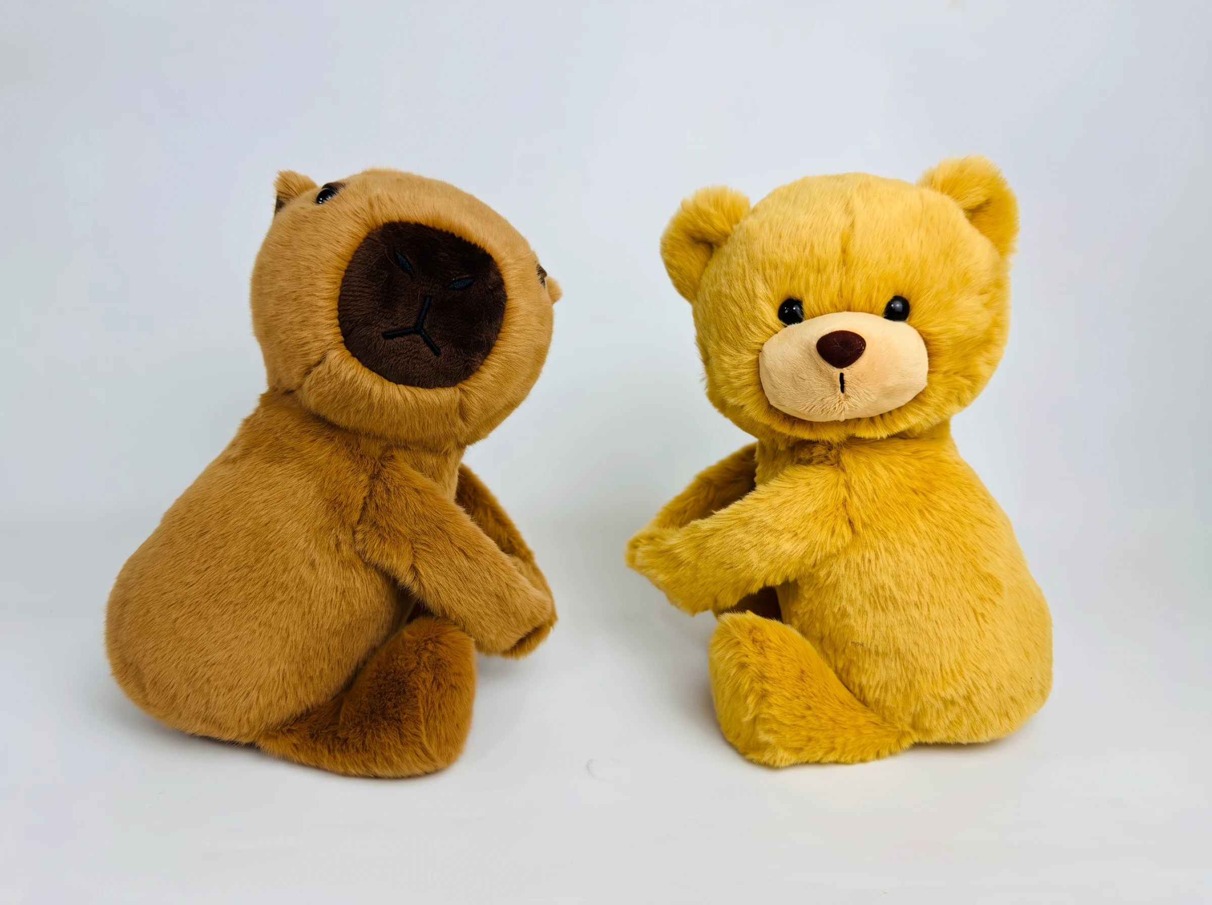 20cm Golden Bear & Capybara Hugging Plush
