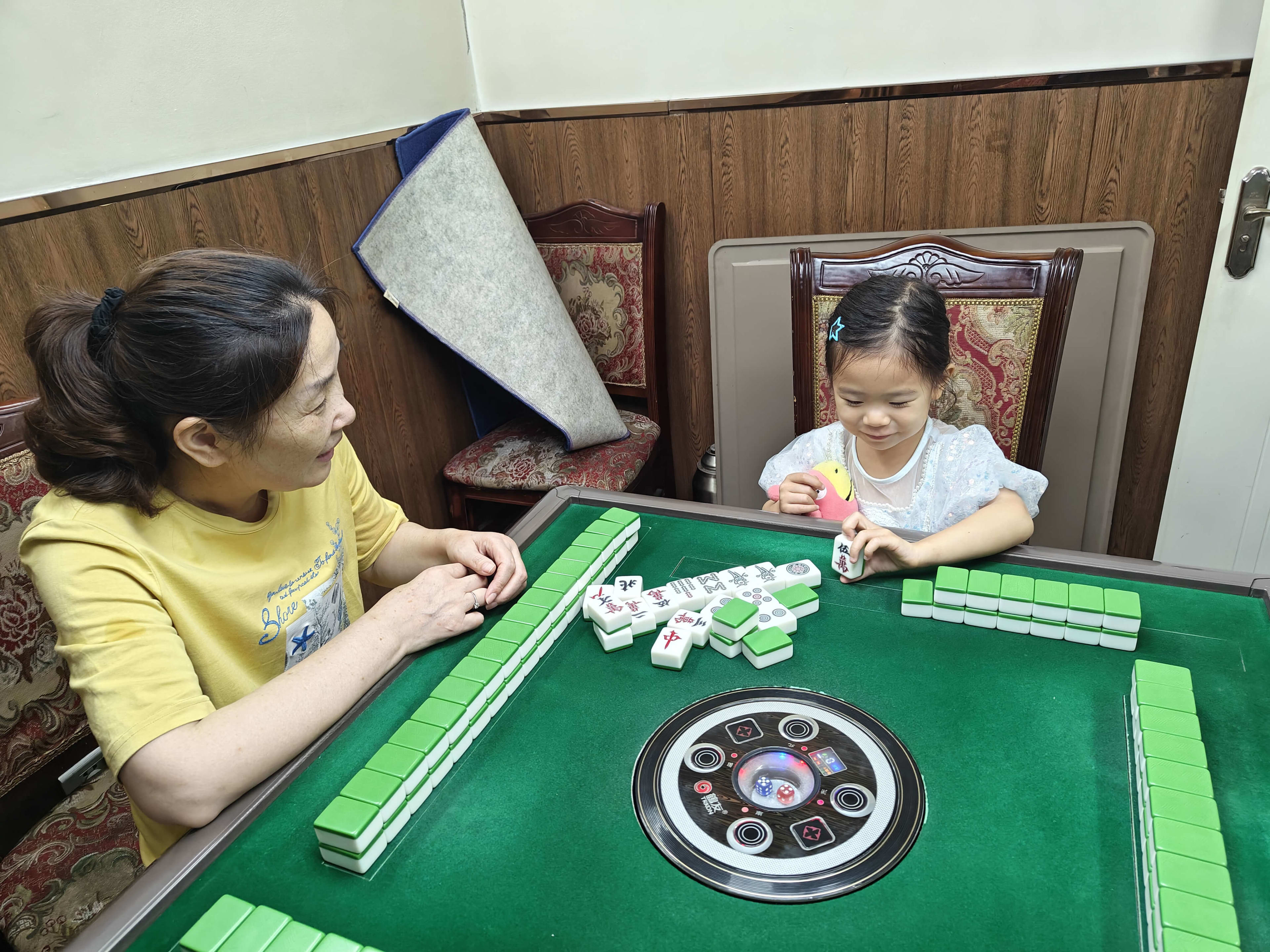 Leena Playing Mahjong