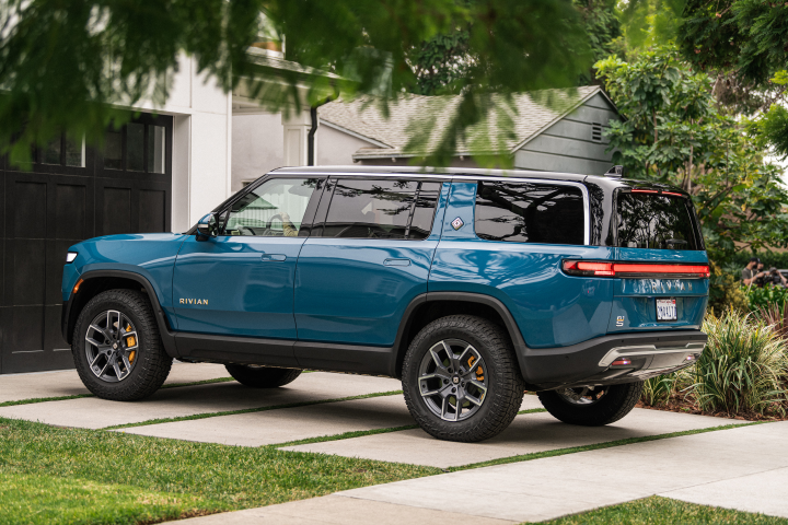 Rivian R1S SUV