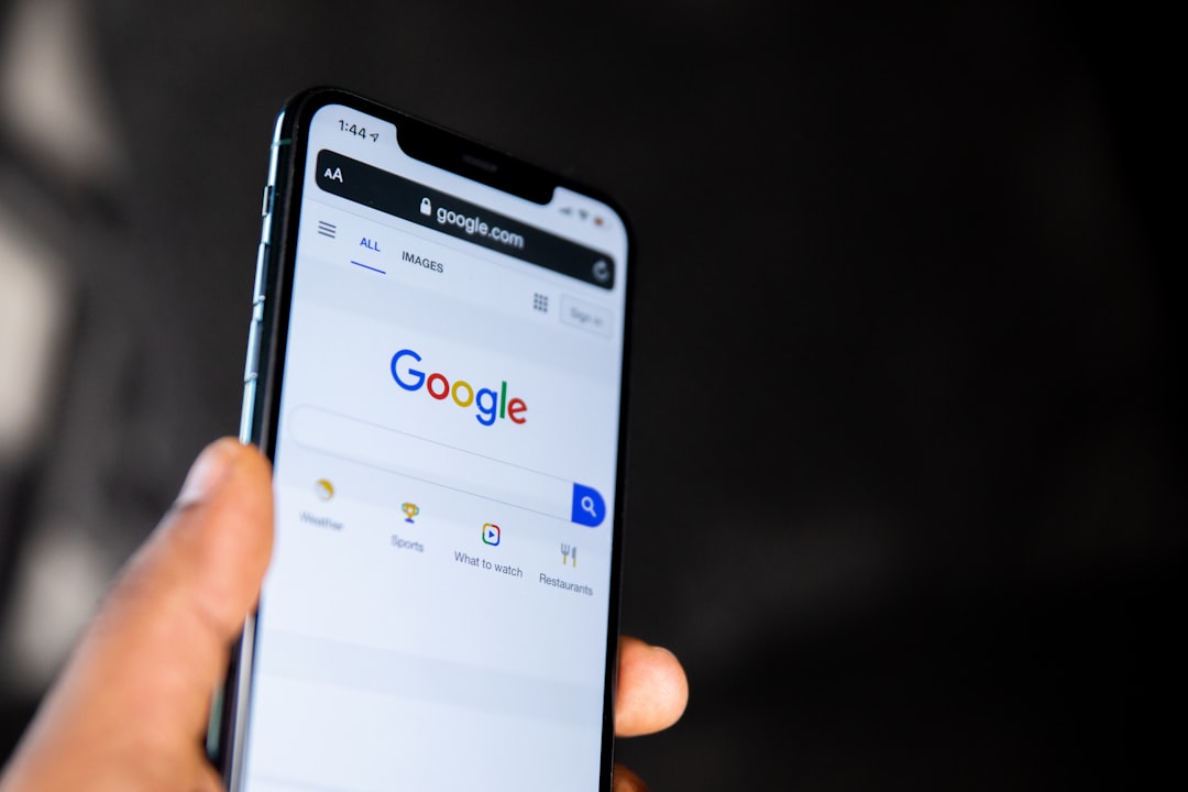 Tampilan pencarian Google AI Mode di layar laptop