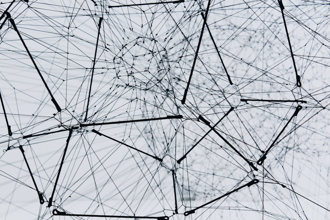 Diagram knowledge graph yang menghubungkan Organization, Author, dan Article