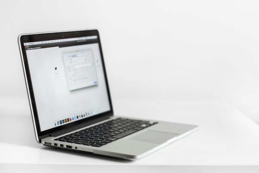 Dokumen listicle terstruktur di layar laptop