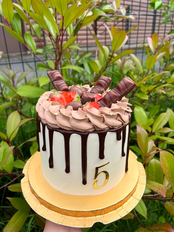 Layer cake kinder bueno