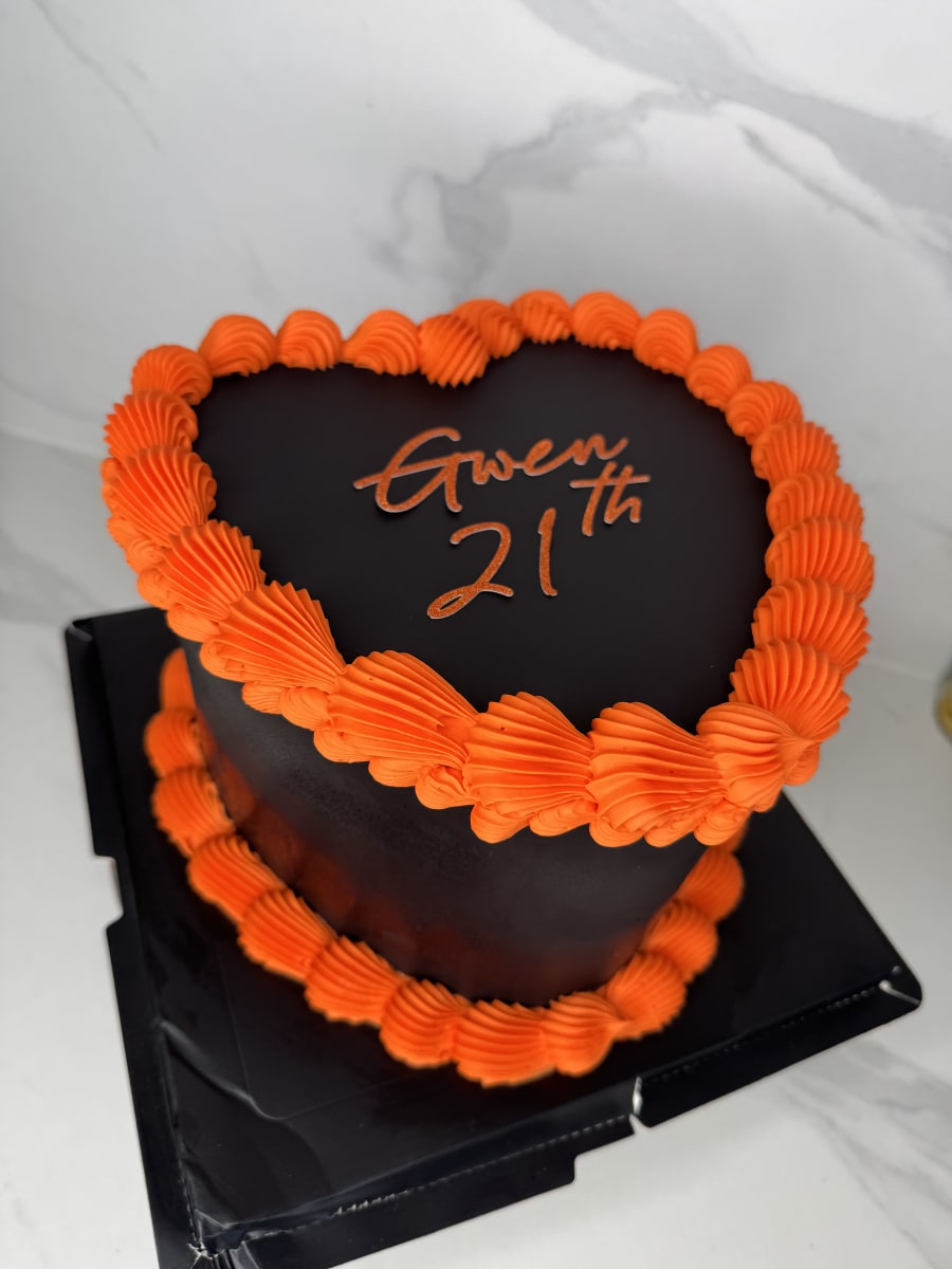 Gâteau en coeur Noir et Couleurs