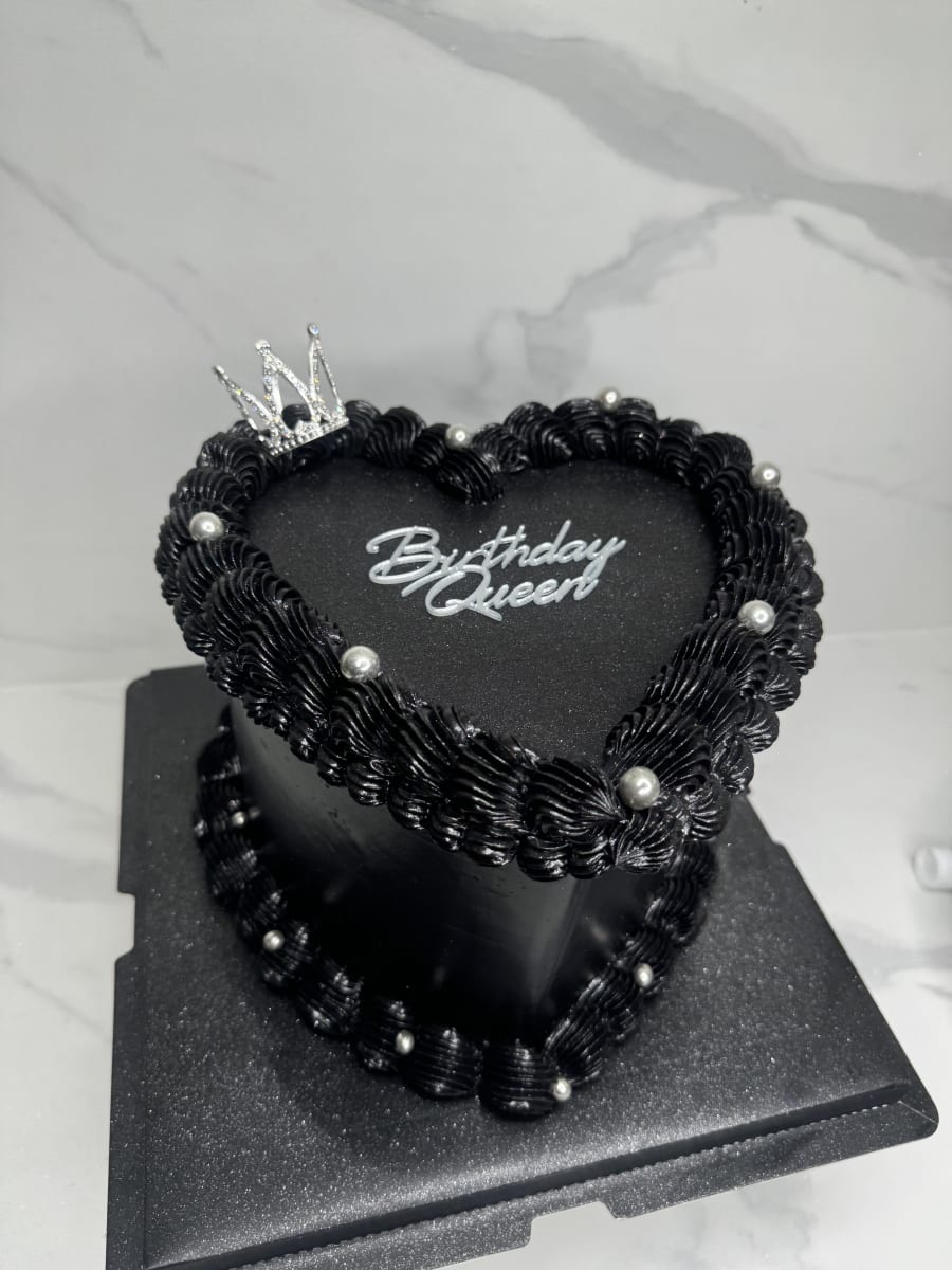 Gâteau en coeur Noir couronné