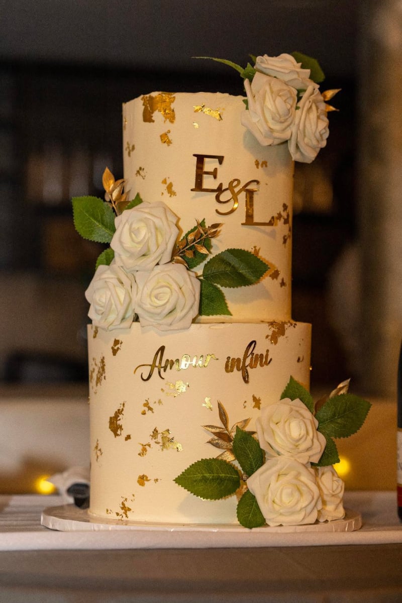 CLASS WEDDING CAKE