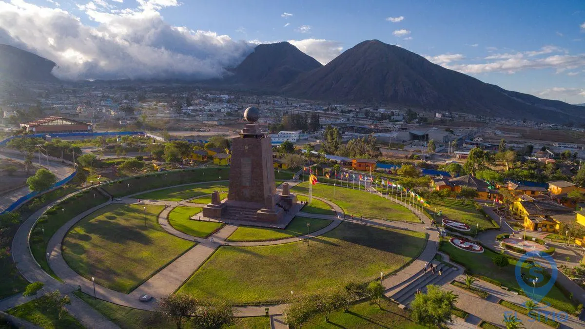 Quito, Mitad del mundo — foto 1