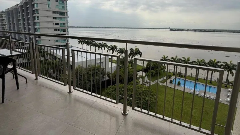 Departamento en Blue Bay, Mocoli, Samborondón por $395.000