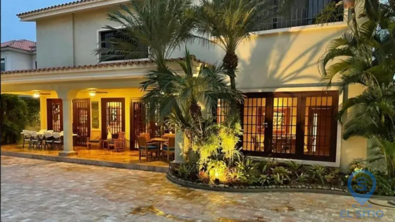 Casa en Samborondón por $580.000 más $255 de alícuota