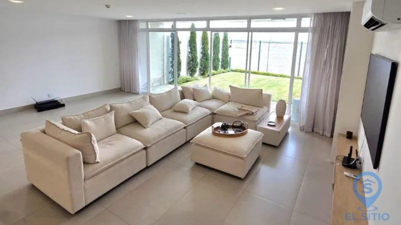 Casa en L'Isola Mocoli, Samborondón por $420.000 más $124 de alícuota