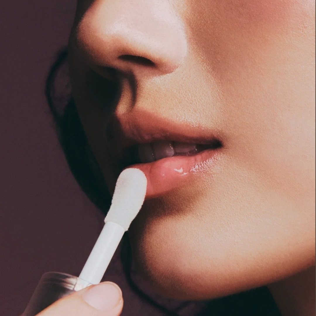 AXIS - Y - Vita Glow Lip Oil (Dreamy Olive) 2