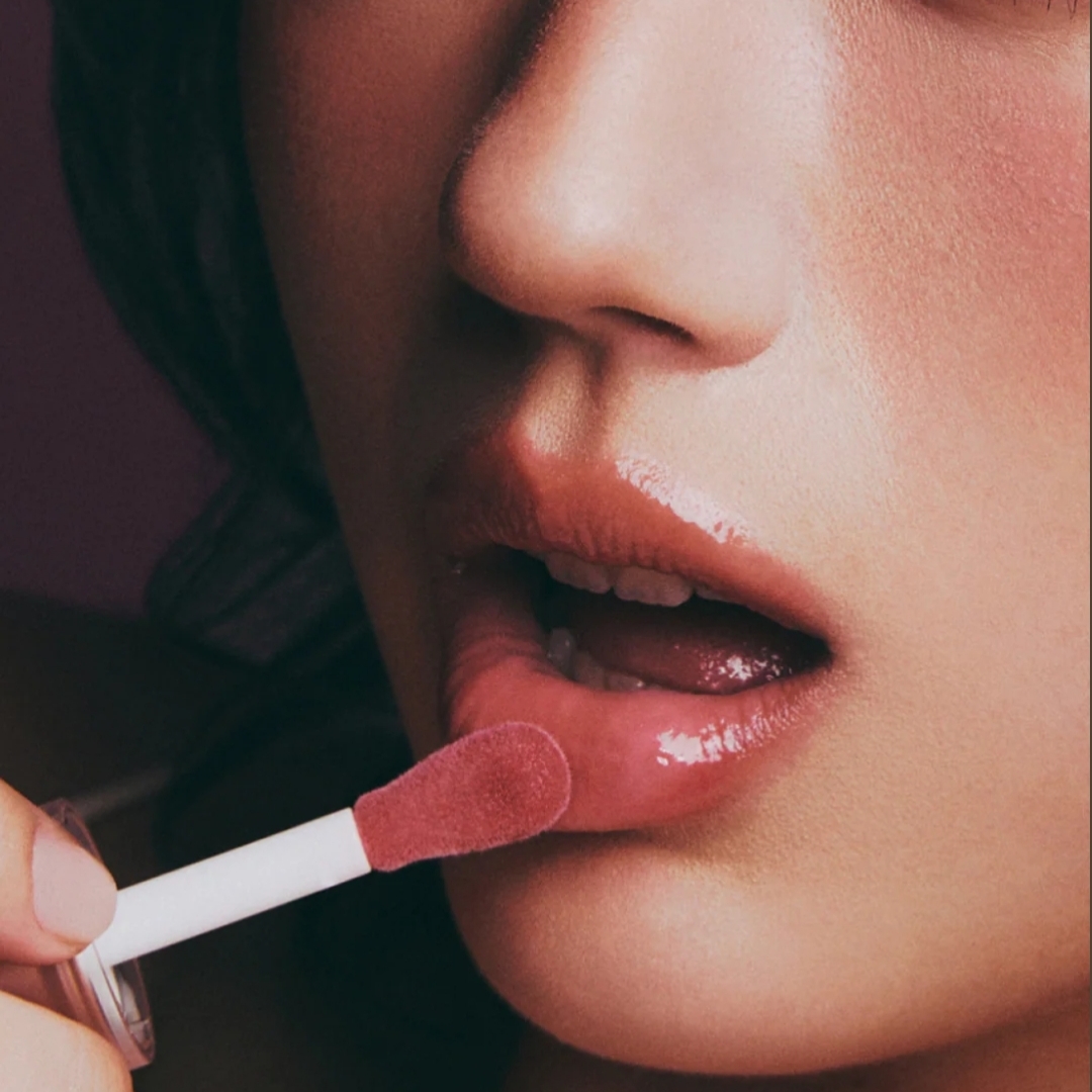 AXIS - Y - Vita Glow Lip Oil (Cozy Fig) 2