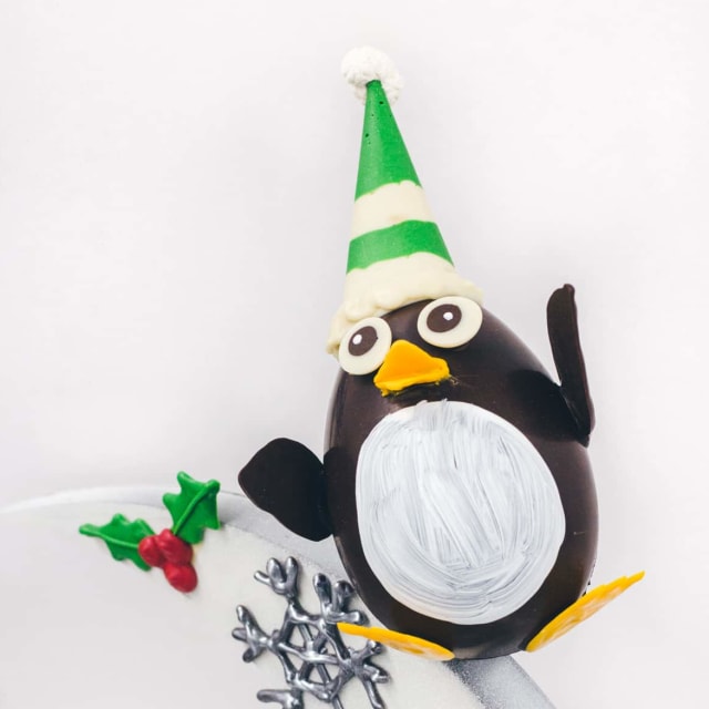 Penguin Snowball Fight sculpture