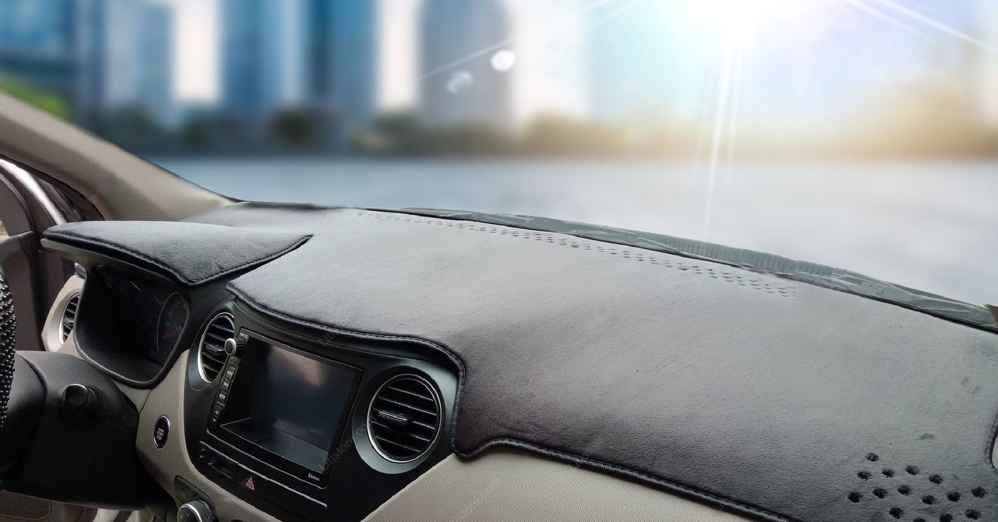 Thảm chống nóng có thể bao phủ toàn bộ khu taplo xe