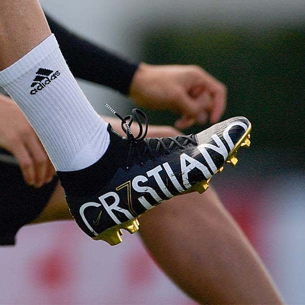 CR7 boots