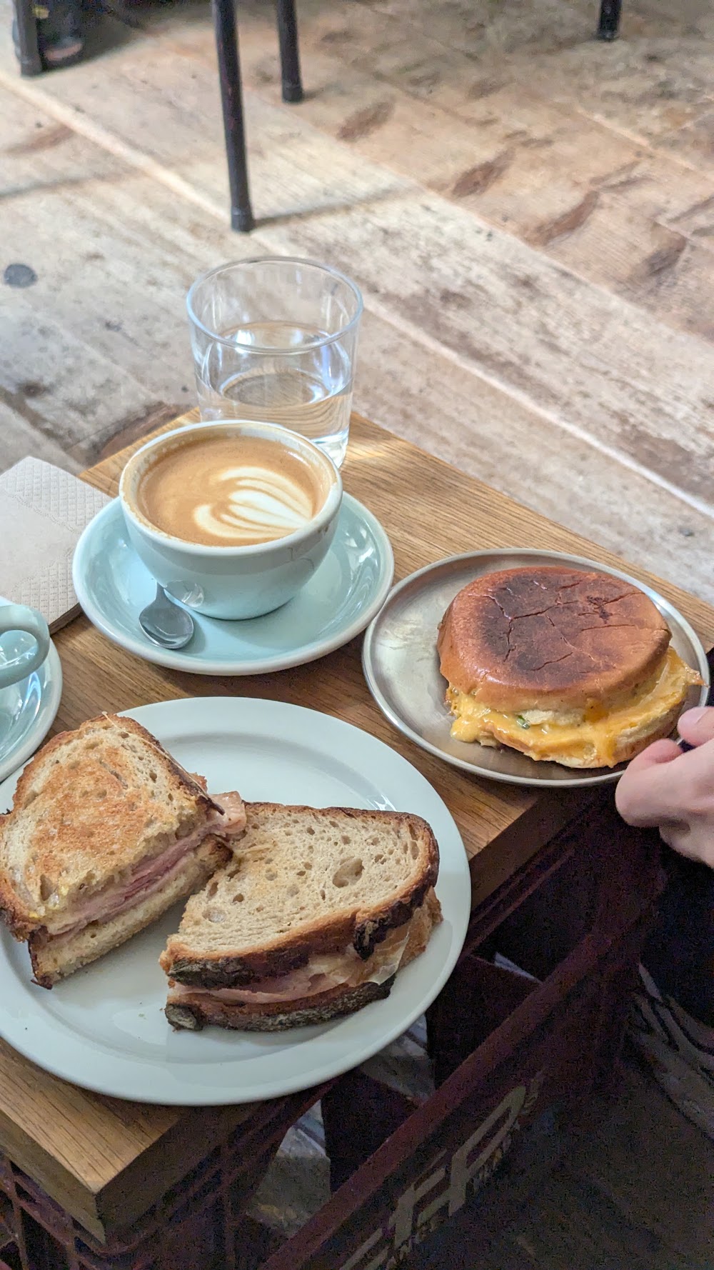 Two Doors Coffee-Shop, café à Paris 18e, photo 10