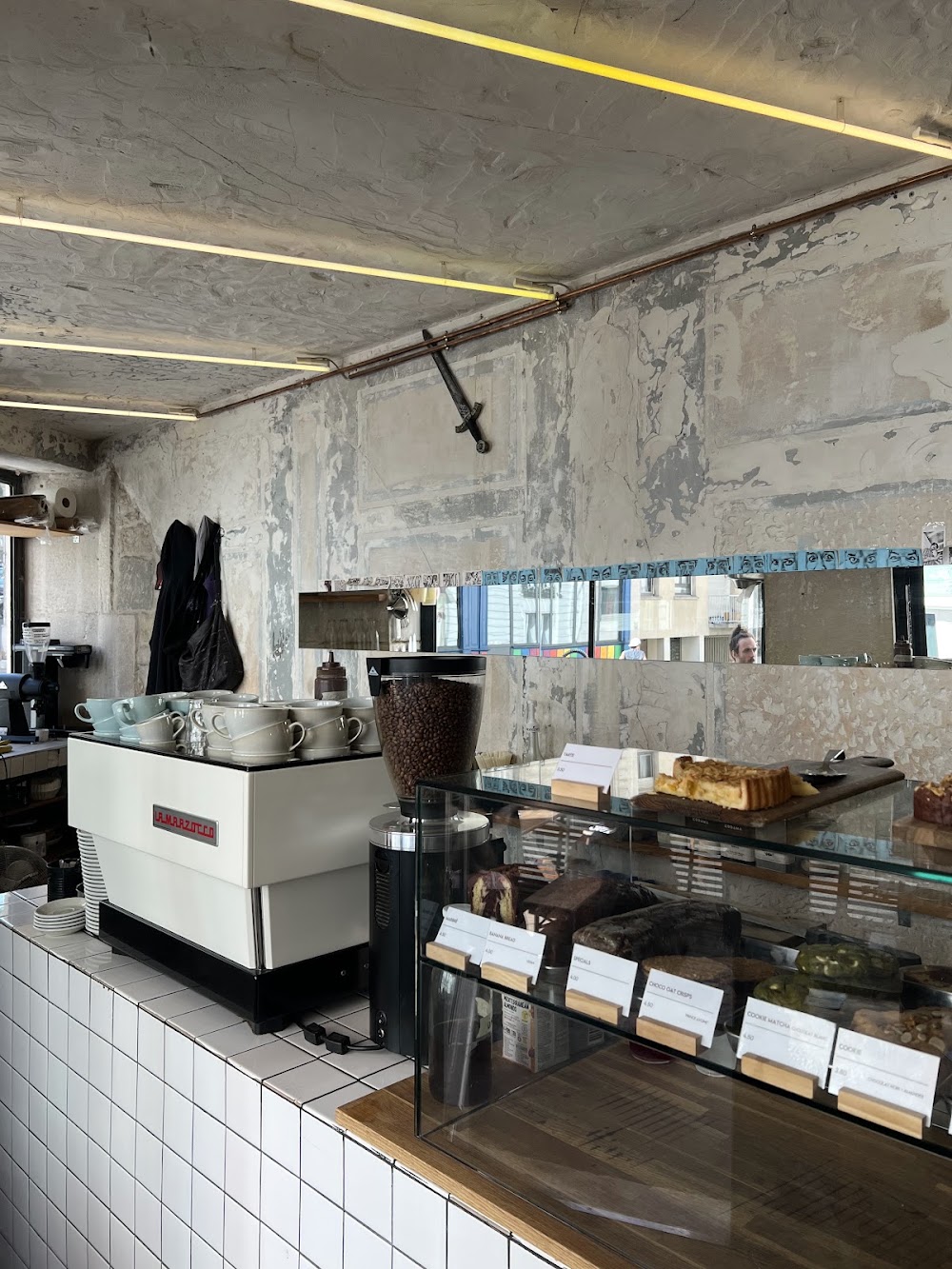 Two Doors Coffee-Shop, café à Paris 18e, photo 8