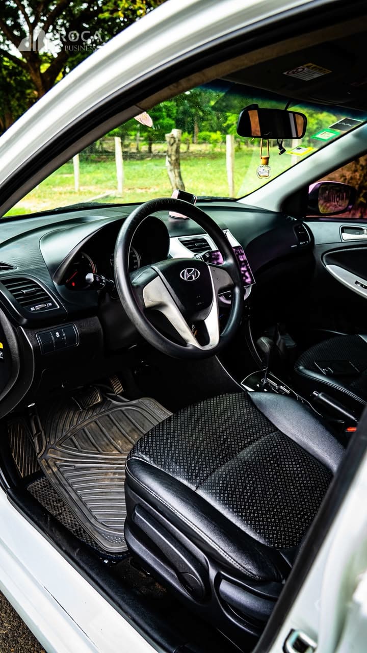 Vista 5 de Hyundai Accent VGT 