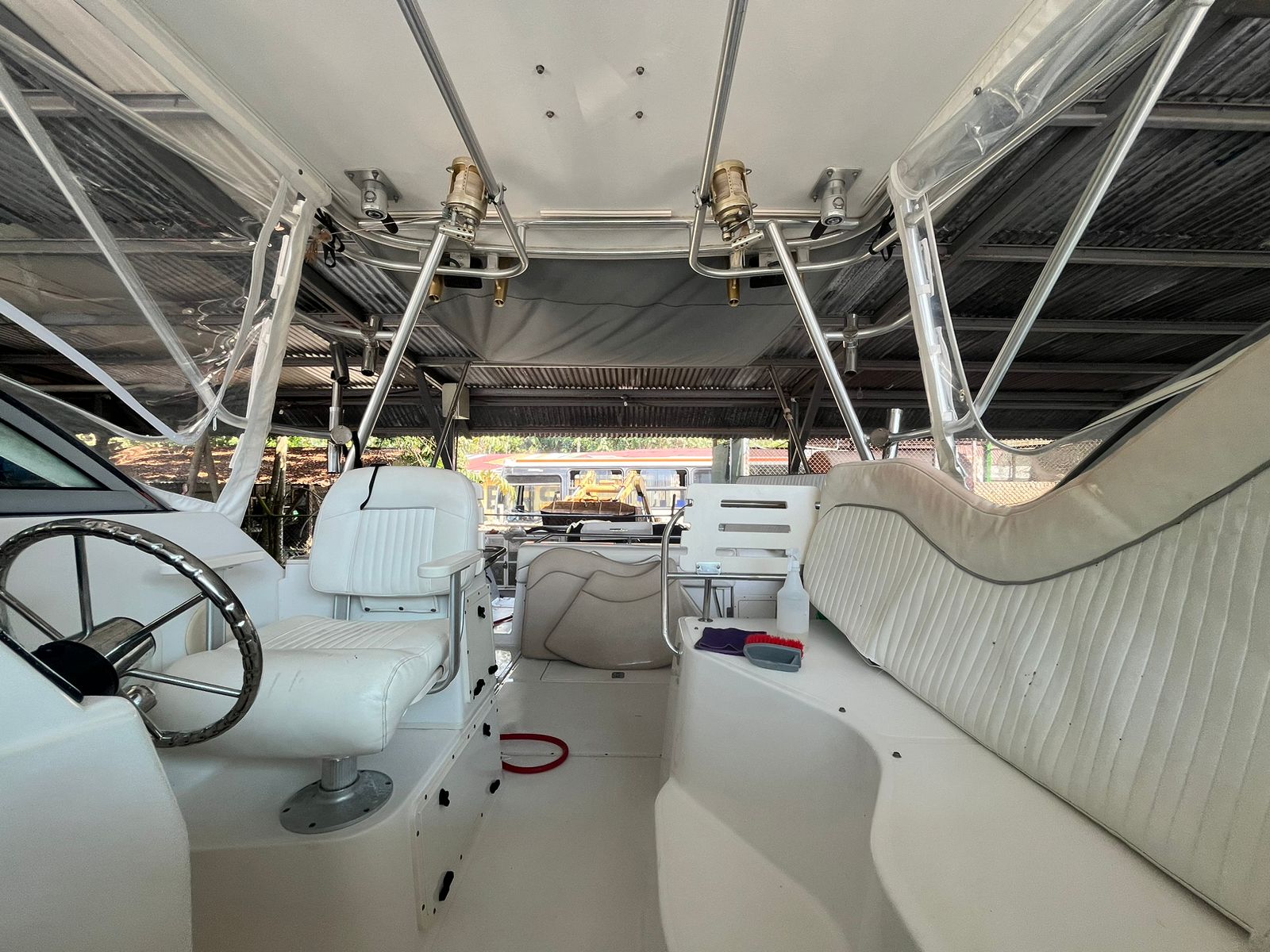 Vista 5 de VENTA DE YATE – Boston Whaler 32 pies (Año 2010)