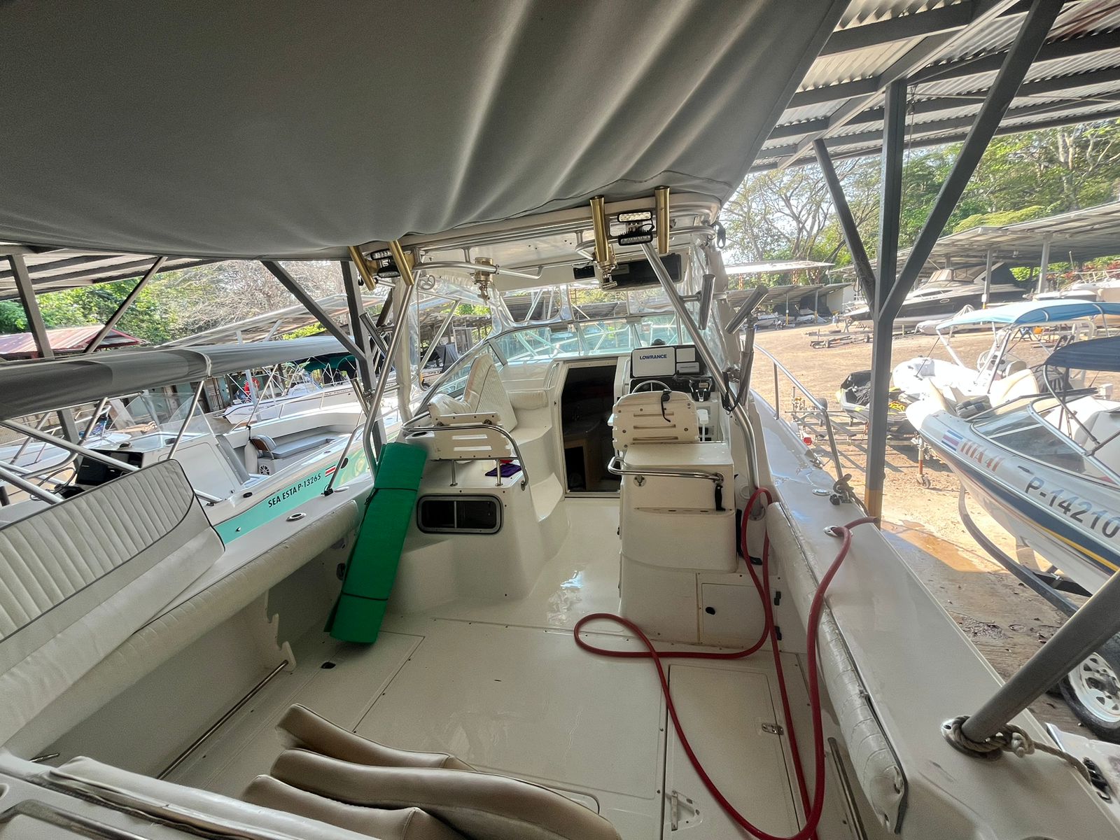 Vista 6 de VENTA DE YATE – Boston Whaler 32 pies (Año 2010)